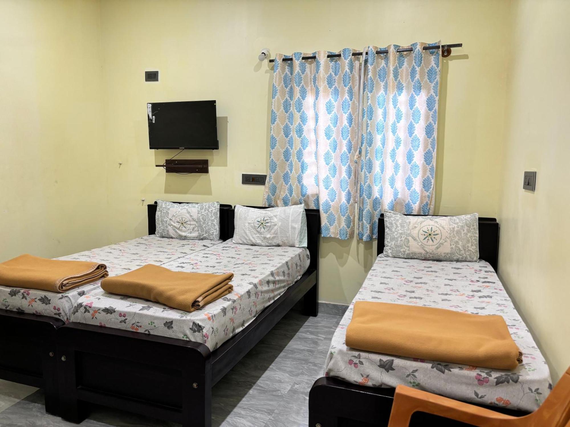 Sri Siri Lodge And Hotel จิกมากาลูร์ ภายนอก รูปภาพ