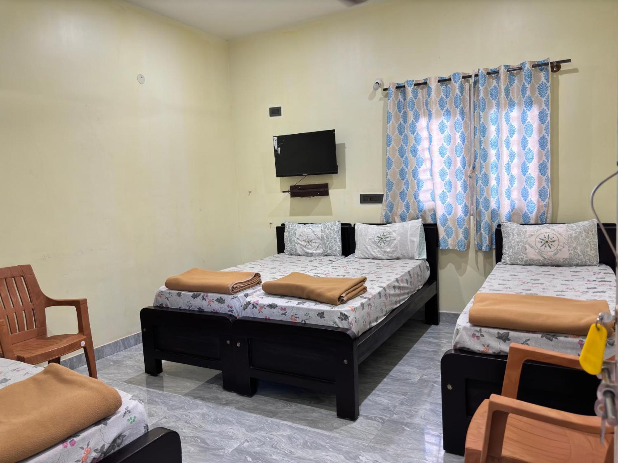 Sri Siri Lodge And Hotel จิกมากาลูร์ ภายนอก รูปภาพ