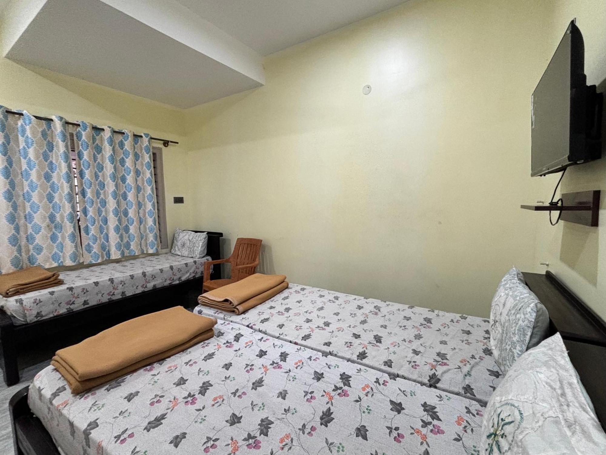 Sri Siri Lodge And Hotel จิกมากาลูร์ ภายนอก รูปภาพ