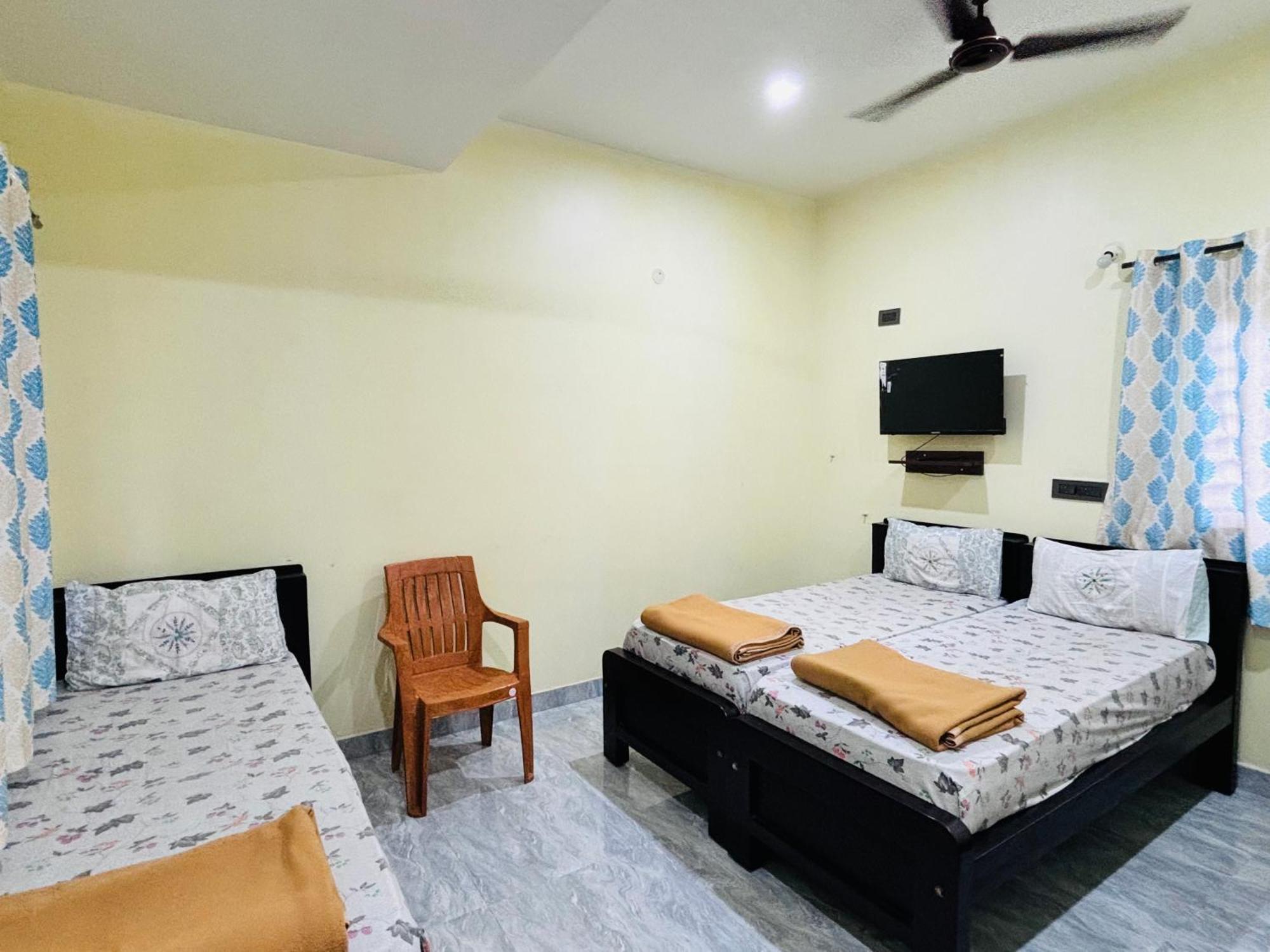 Sri Siri Lodge And Hotel จิกมากาลูร์ ภายนอก รูปภาพ