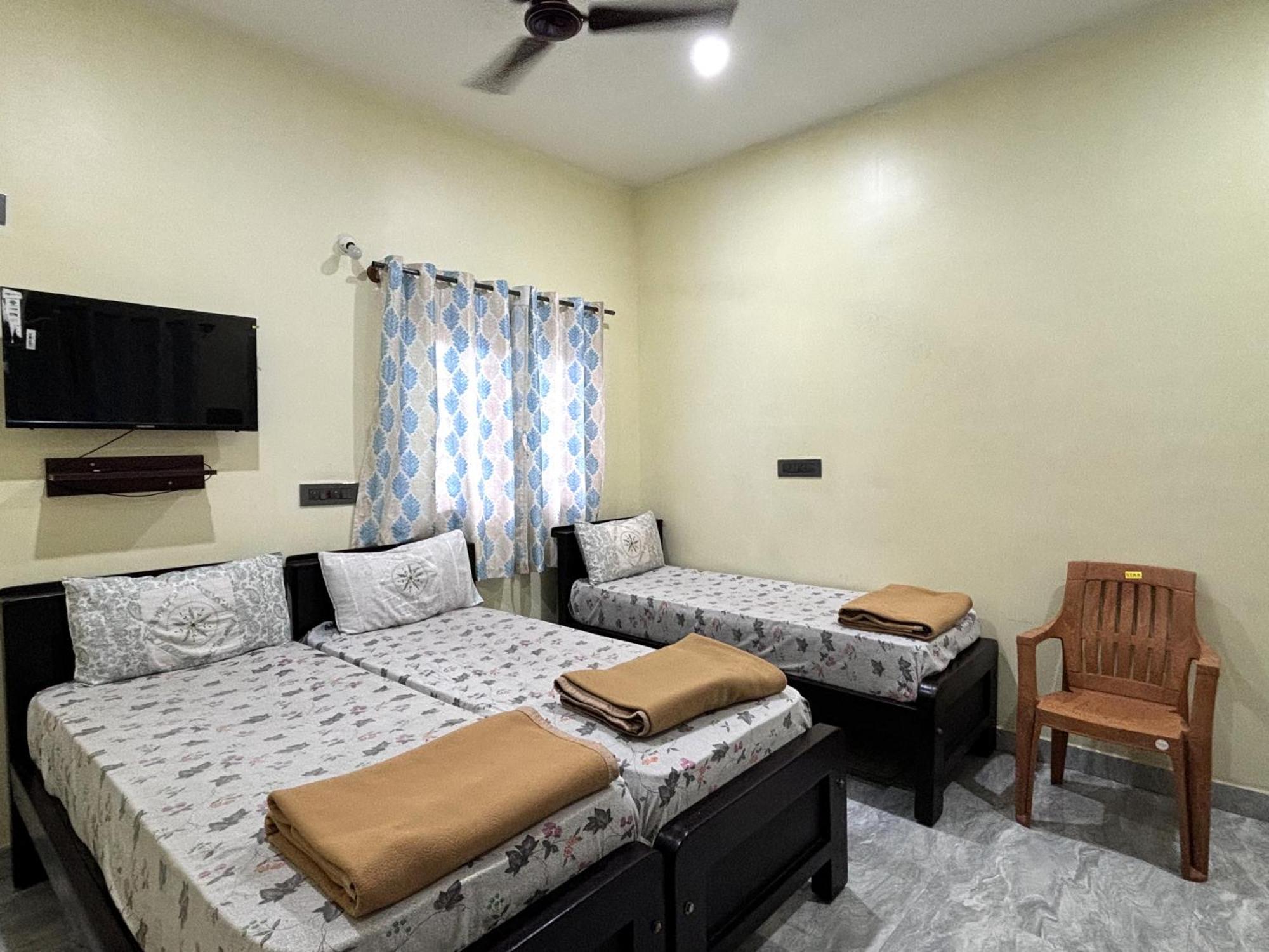 Sri Siri Lodge And Hotel จิกมากาลูร์ ภายนอก รูปภาพ