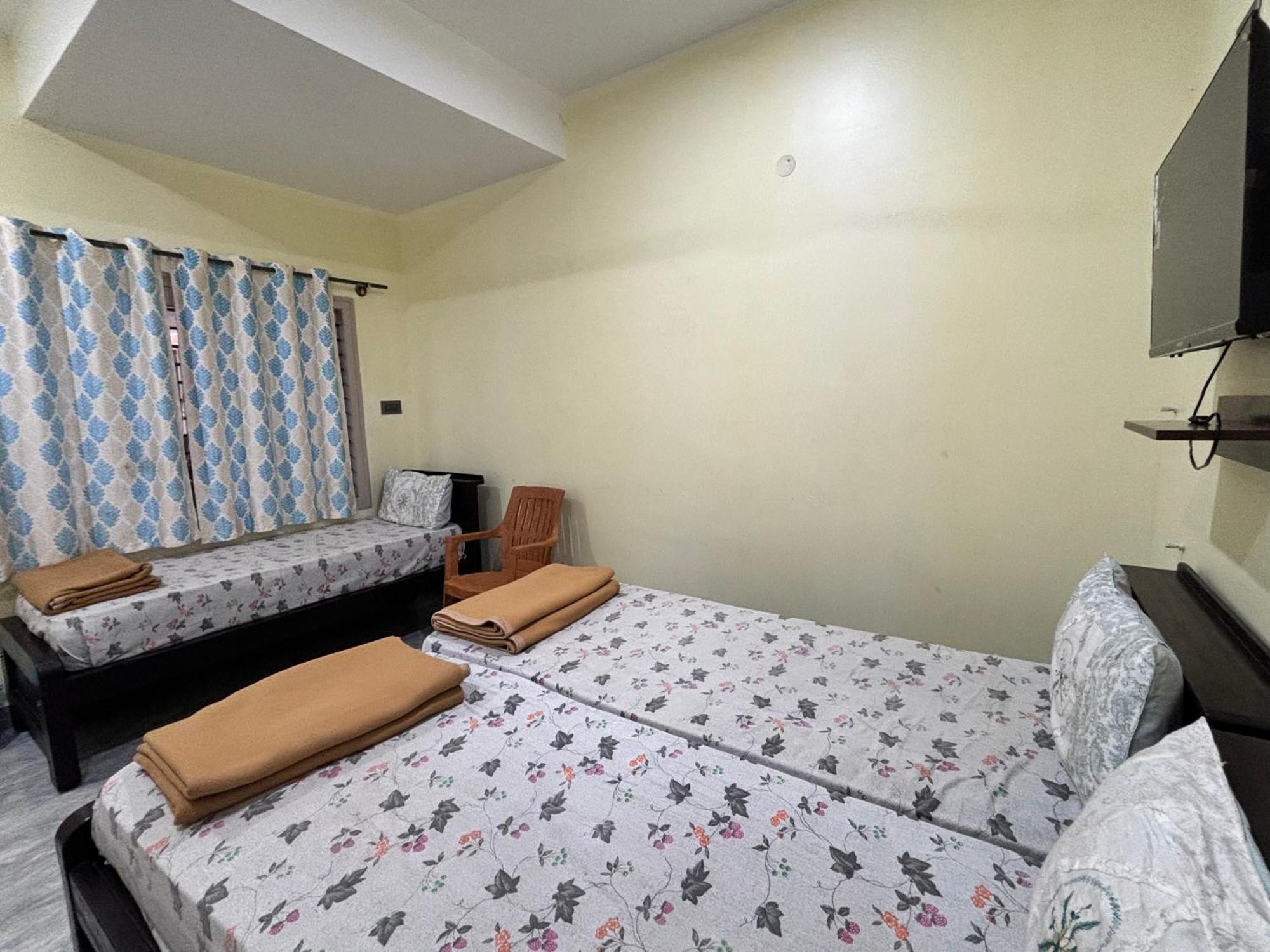 Sri Siri Lodge And Hotel จิกมากาลูร์ ภายนอก รูปภาพ