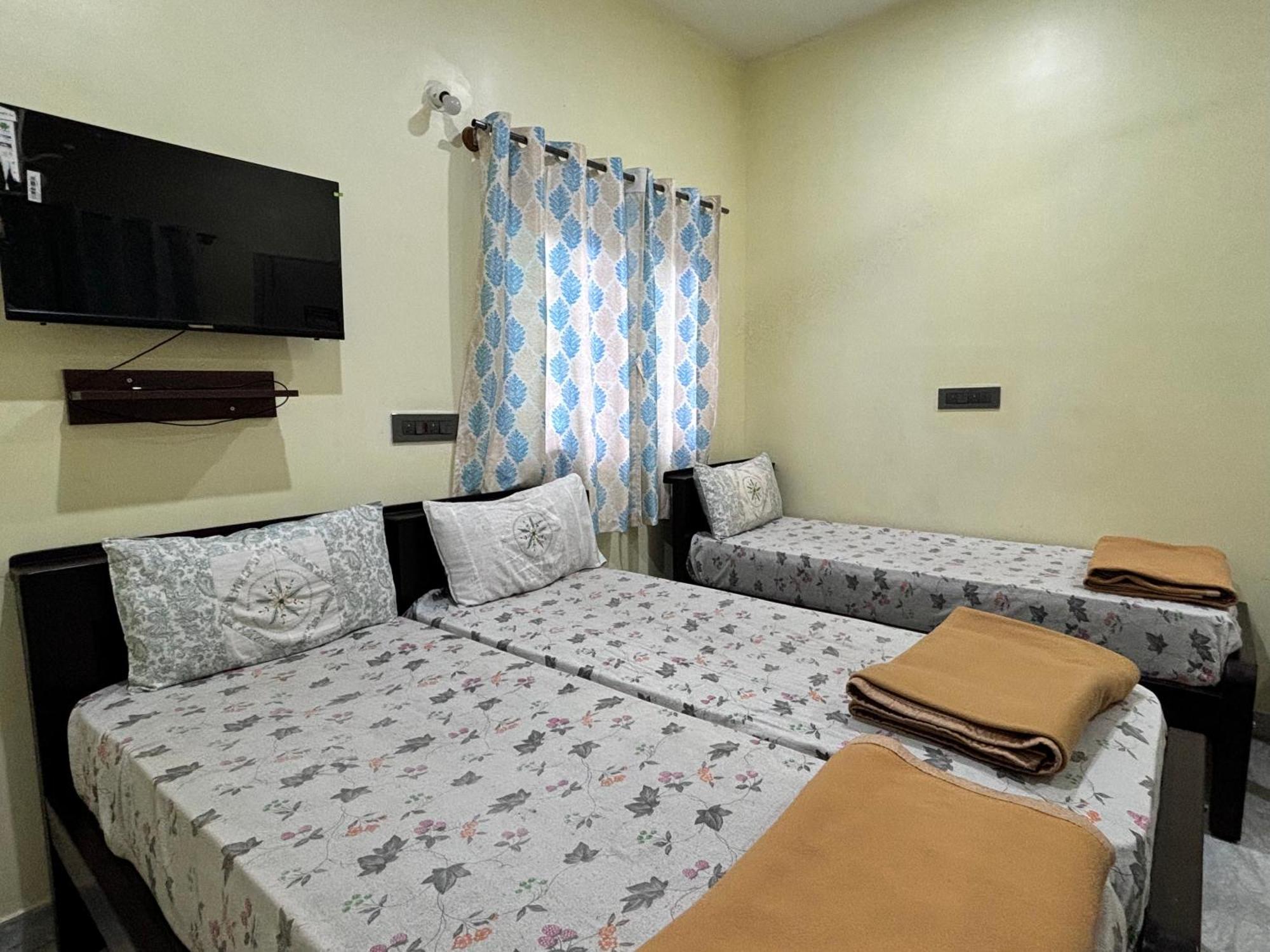 Sri Siri Lodge And Hotel จิกมากาลูร์ ภายนอก รูปภาพ