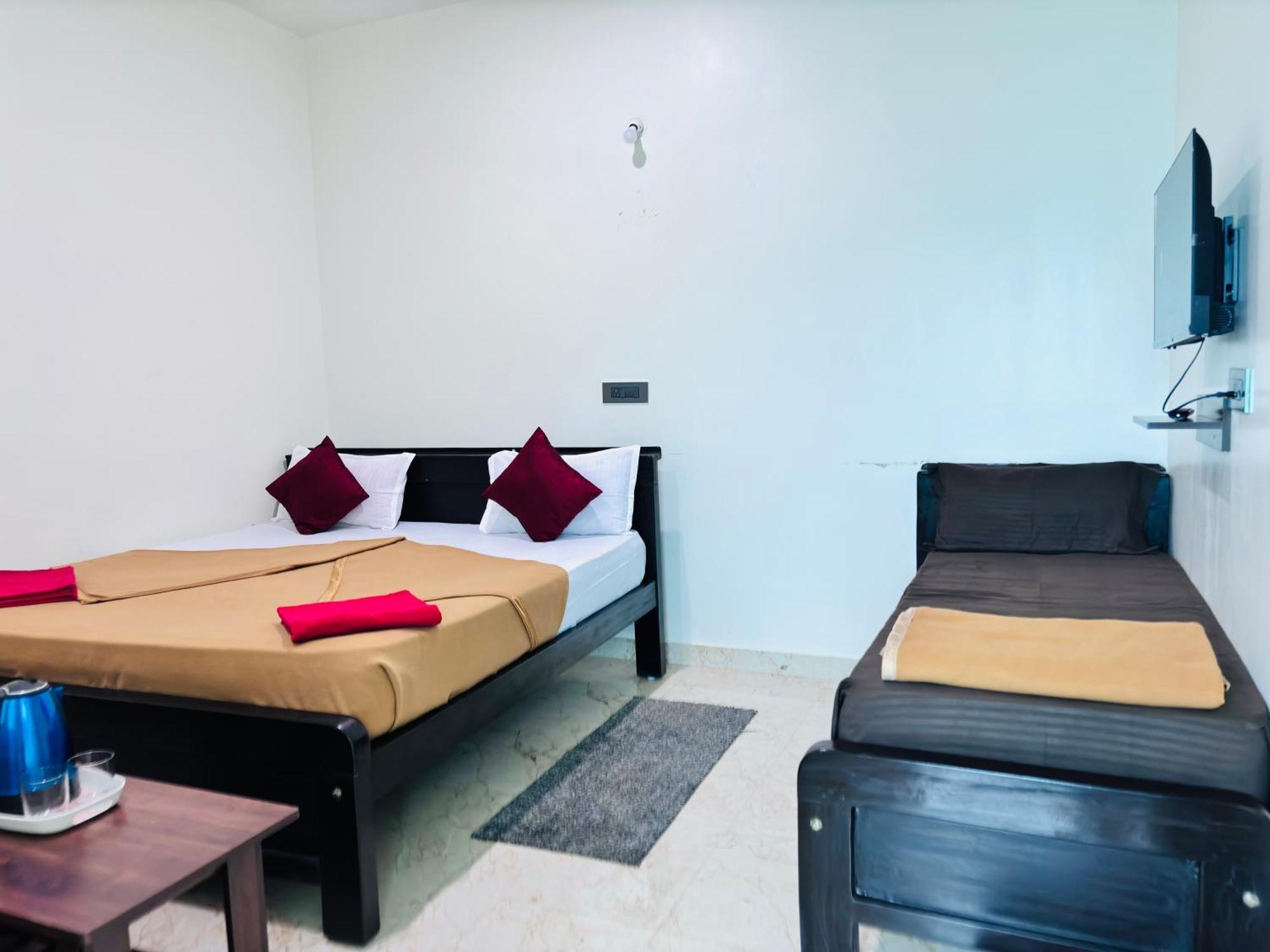 Sri Siri Lodge And Hotel จิกมากาลูร์ ภายนอก รูปภาพ