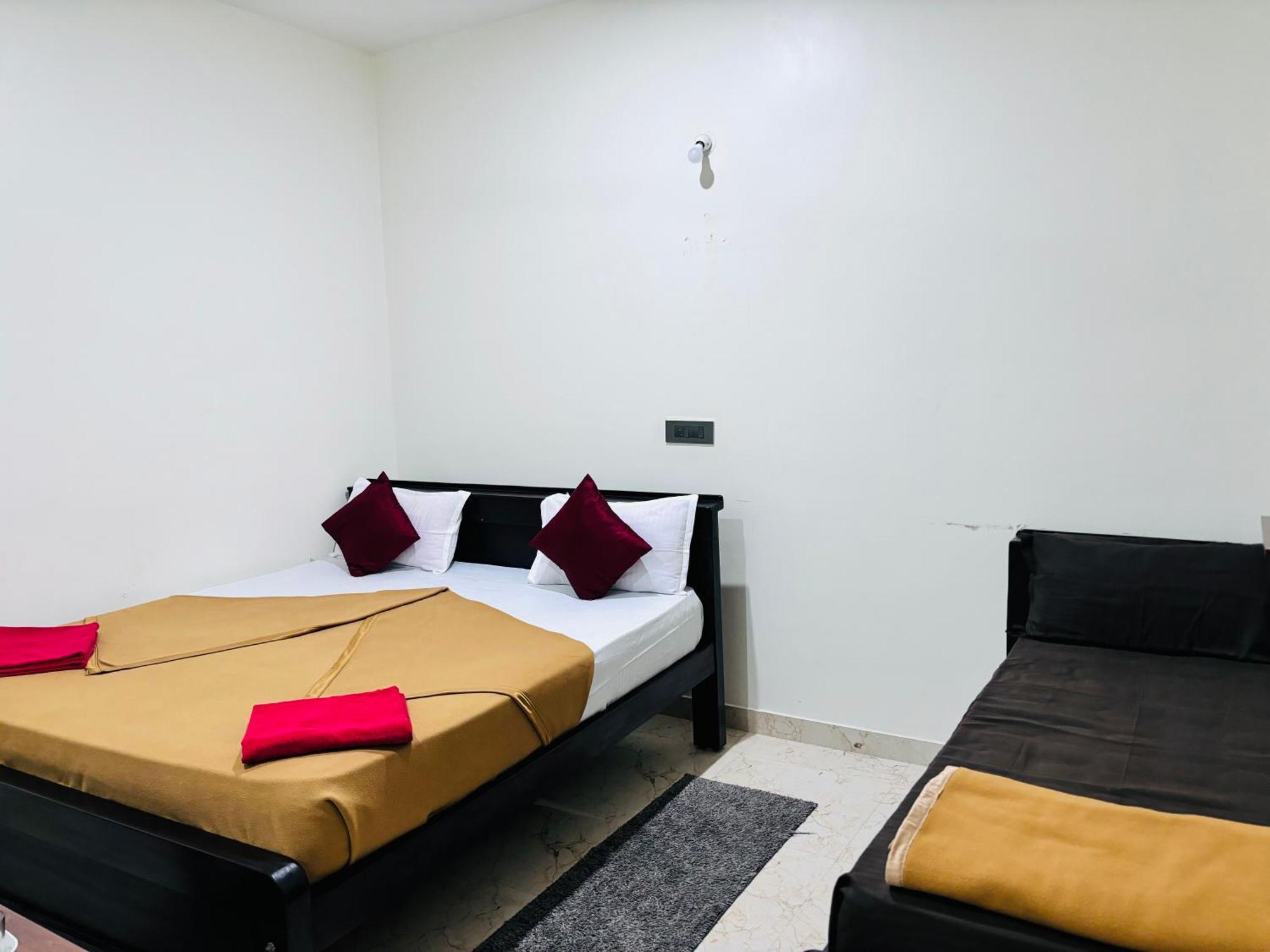 Sri Siri Lodge And Hotel จิกมากาลูร์ ภายนอก รูปภาพ