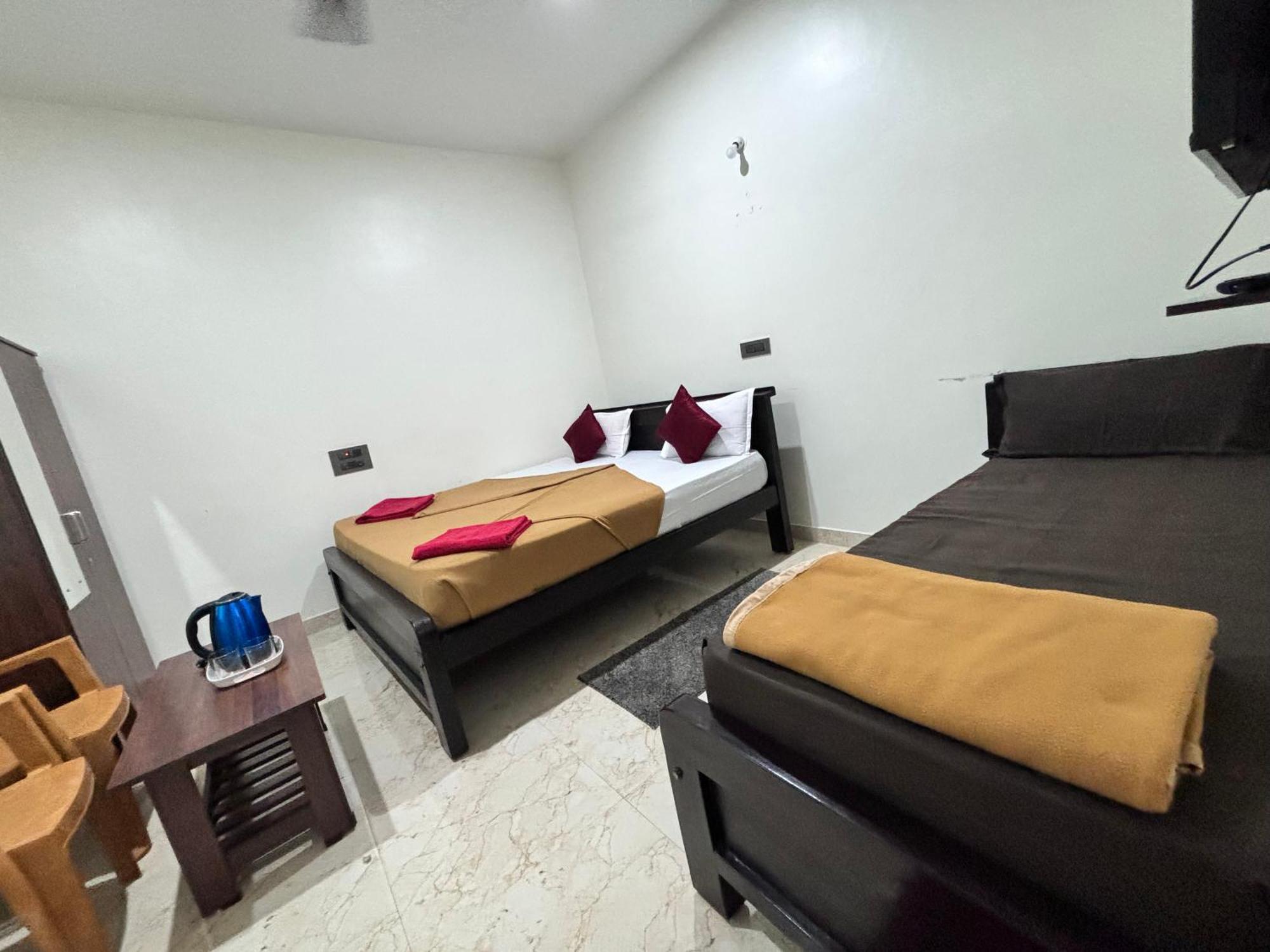 Sri Siri Lodge And Hotel จิกมากาลูร์ ภายนอก รูปภาพ
