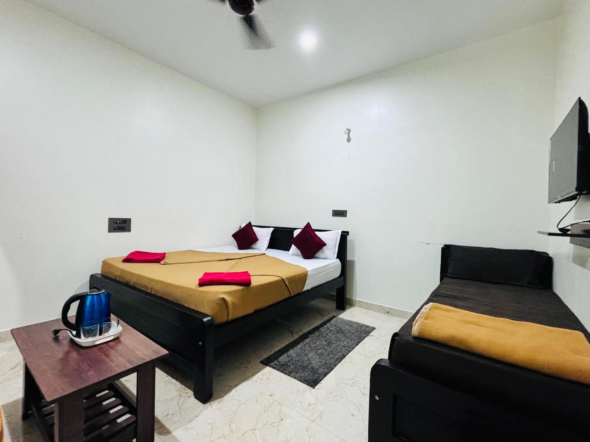 Sri Siri Lodge And Hotel จิกมากาลูร์ ภายนอก รูปภาพ