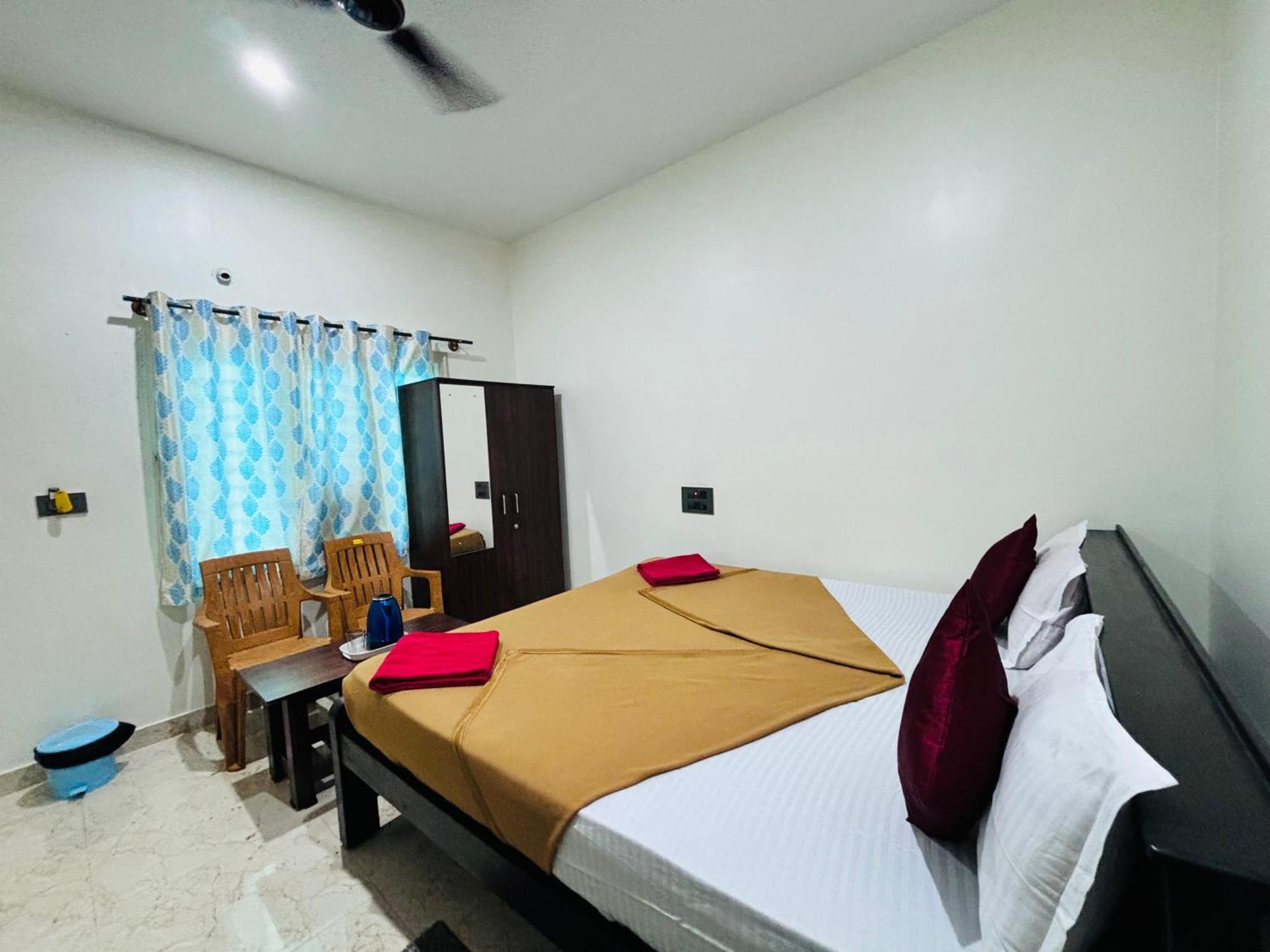 Sri Siri Lodge And Hotel จิกมากาลูร์ ภายนอก รูปภาพ