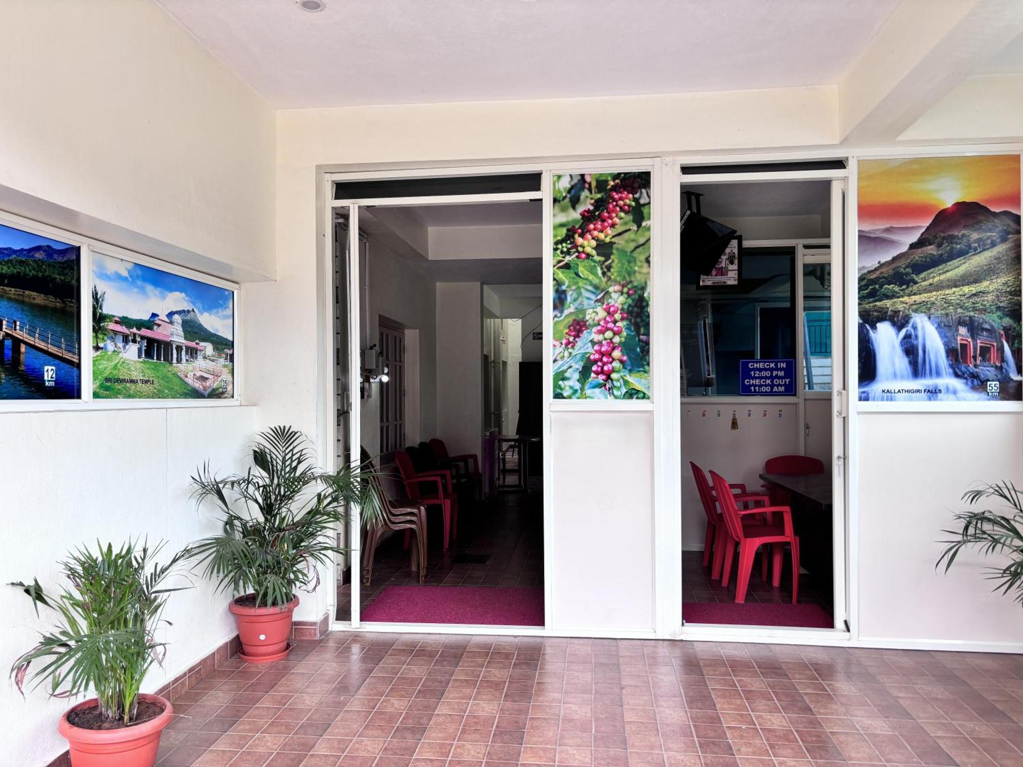 Sri Siri Lodge And Hotel จิกมากาลูร์ ภายนอก รูปภาพ