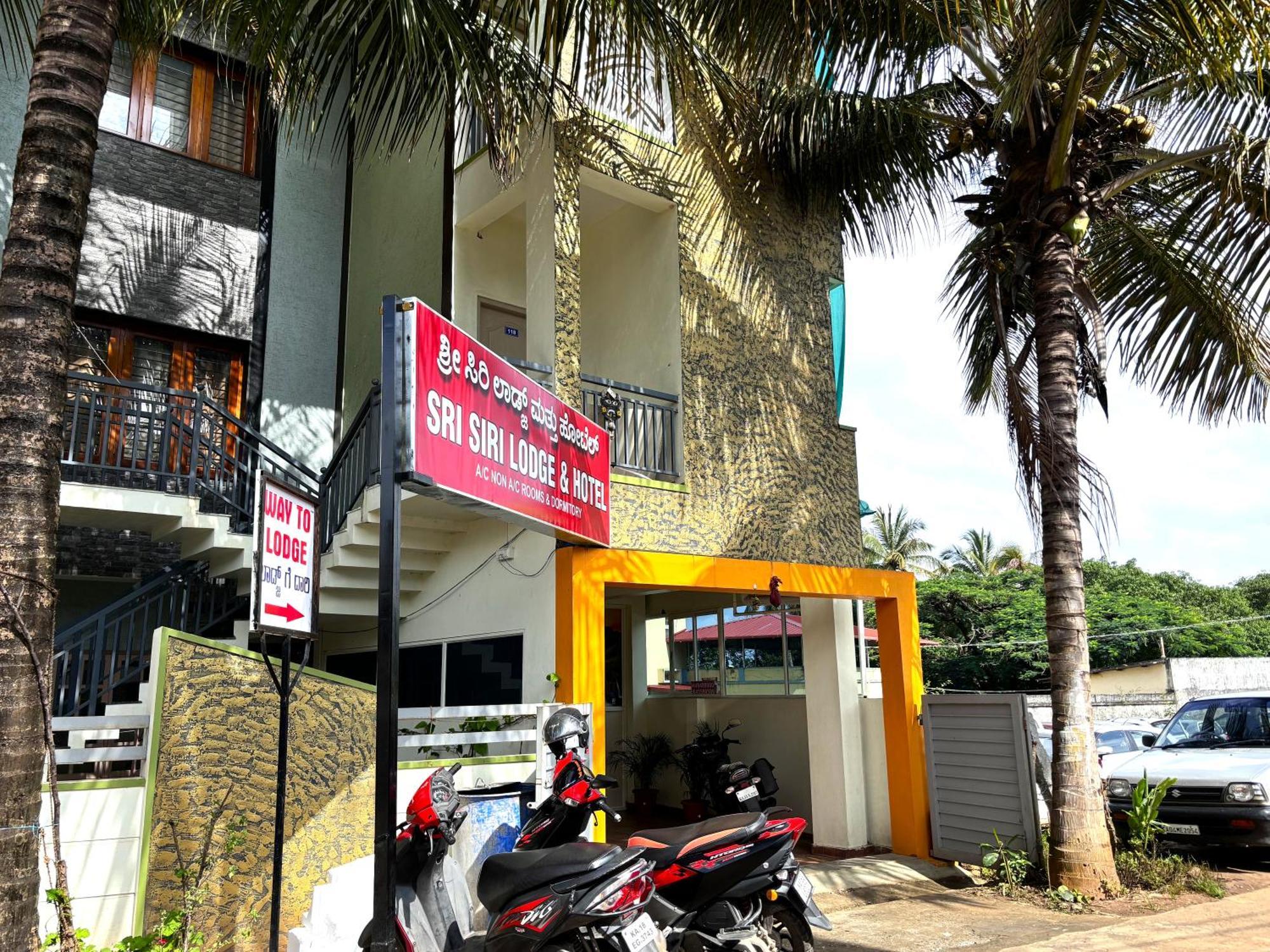 Sri Siri Lodge And Hotel จิกมากาลูร์ ภายนอก รูปภาพ