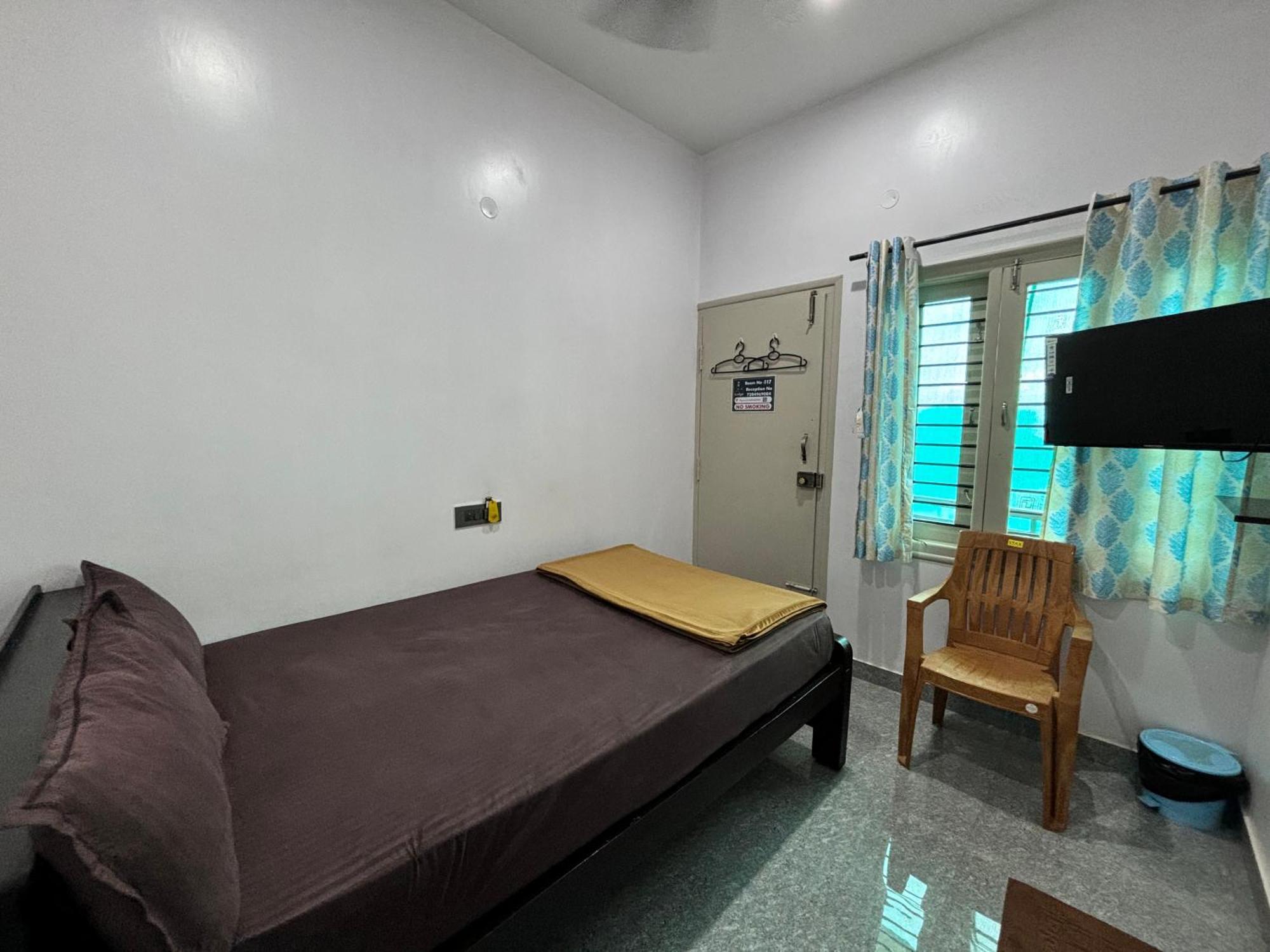 Sri Siri Lodge And Hotel จิกมากาลูร์ ภายนอก รูปภาพ