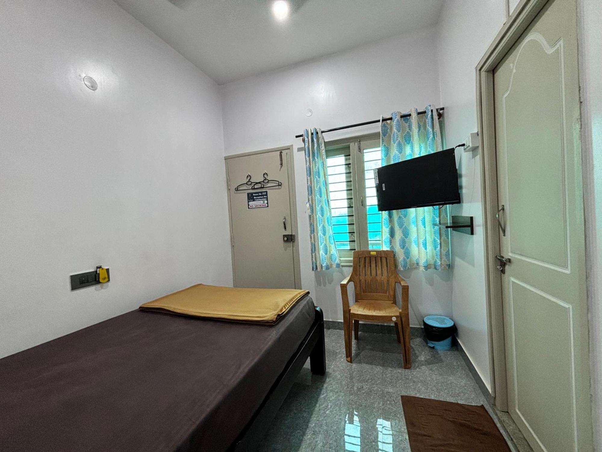 Sri Siri Lodge And Hotel จิกมากาลูร์ ภายนอก รูปภาพ