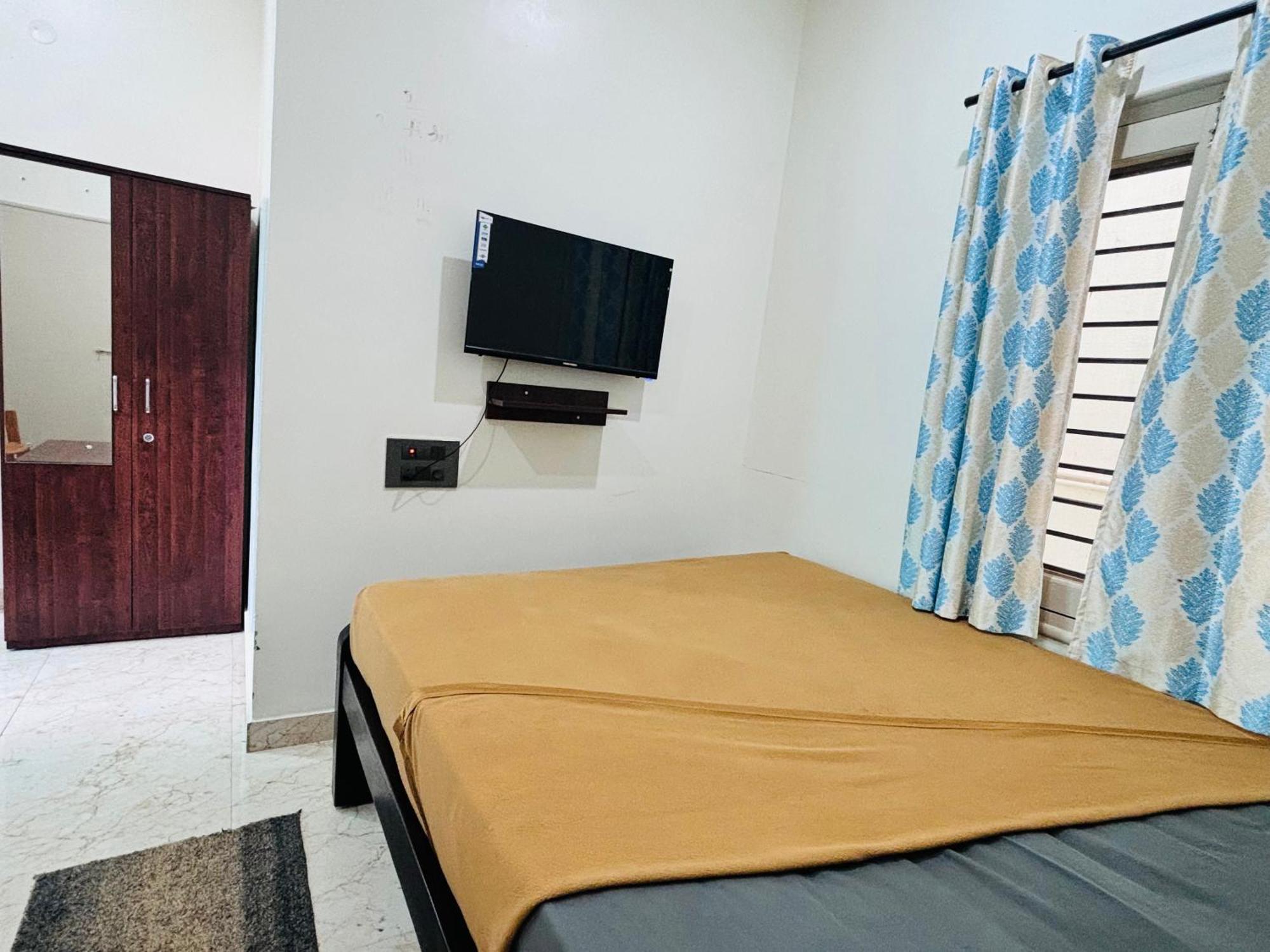 Sri Siri Lodge And Hotel จิกมากาลูร์ ภายนอก รูปภาพ