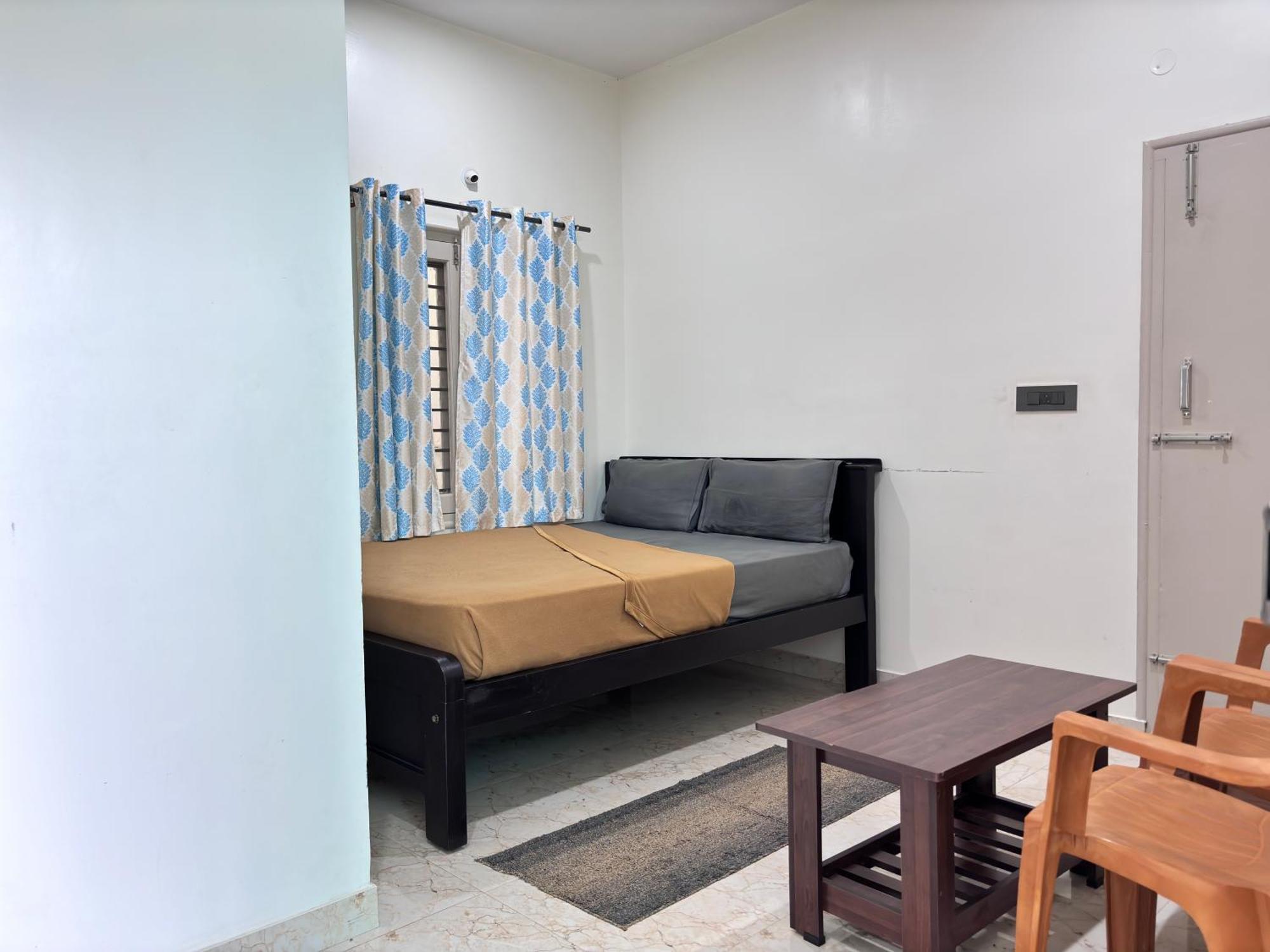 Sri Siri Lodge And Hotel จิกมากาลูร์ ภายนอก รูปภาพ